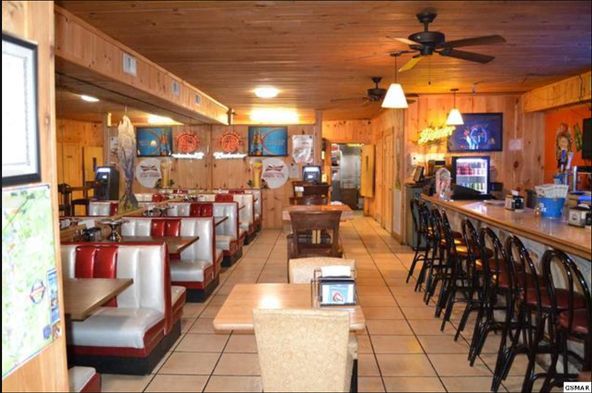 Luigi's Pizzeria: 1017 E Parkway, Gatlinburg, TN 37738